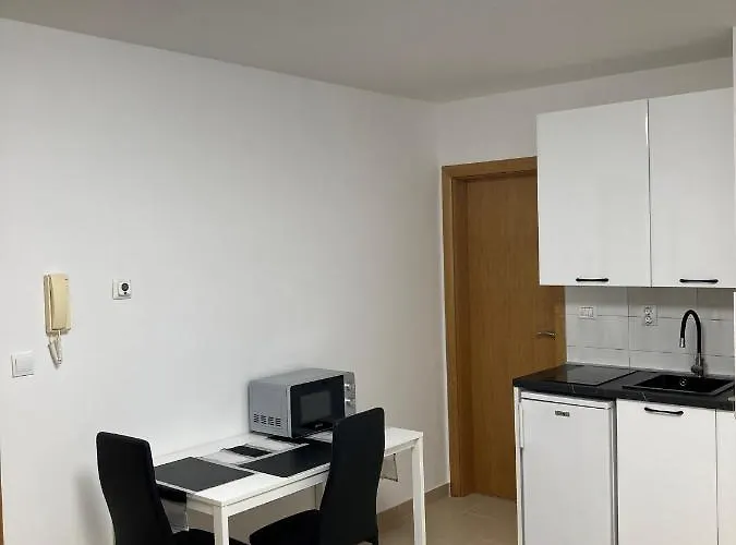 Cozy Varos Apartment *